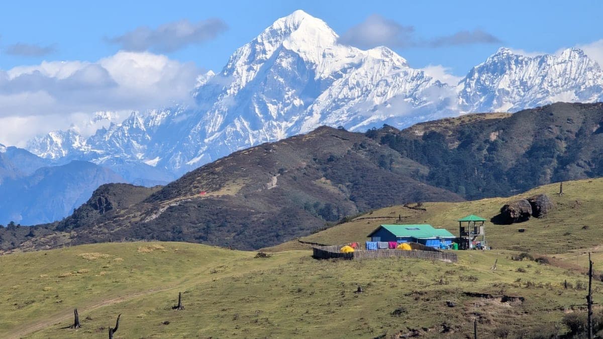 Four 8000m peaks visible